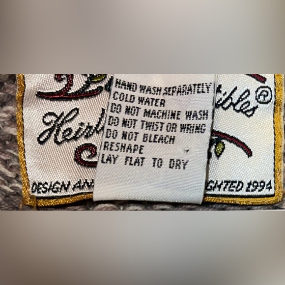 Vintage Heirloom Collectibles Knitted Vest 1994 - Picture 3 of 4